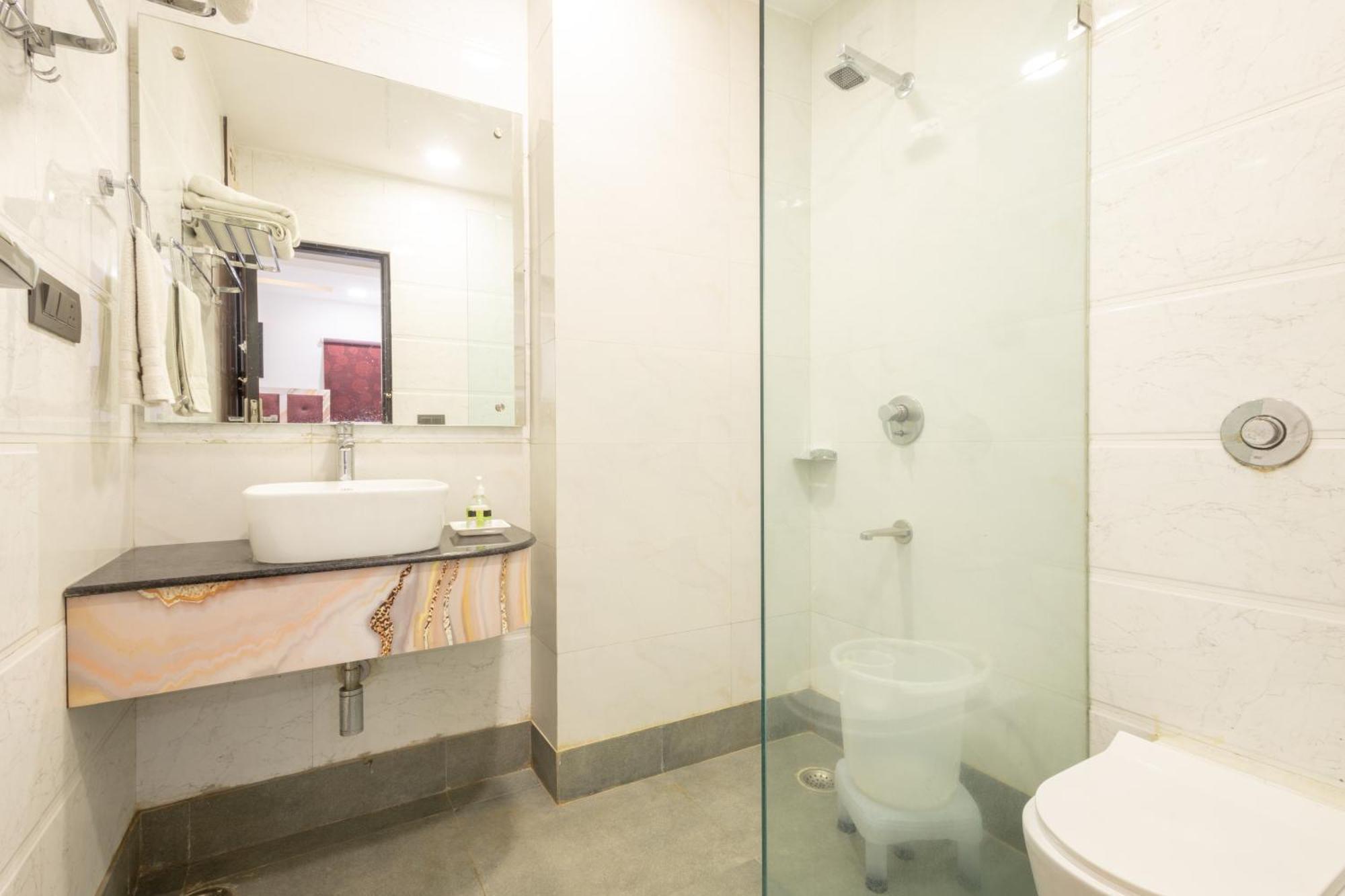 דלהי Hotel Cosmo Near Blk Hospital Karol Bagh מראה חיצוני תמונה