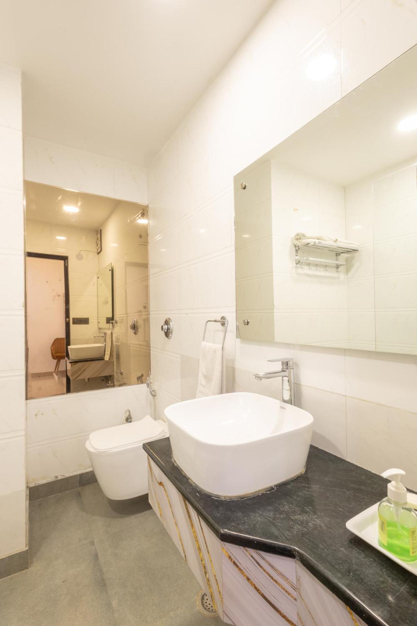 דלהי Hotel Cosmo Near Blk Hospital Karol Bagh מראה חיצוני תמונה