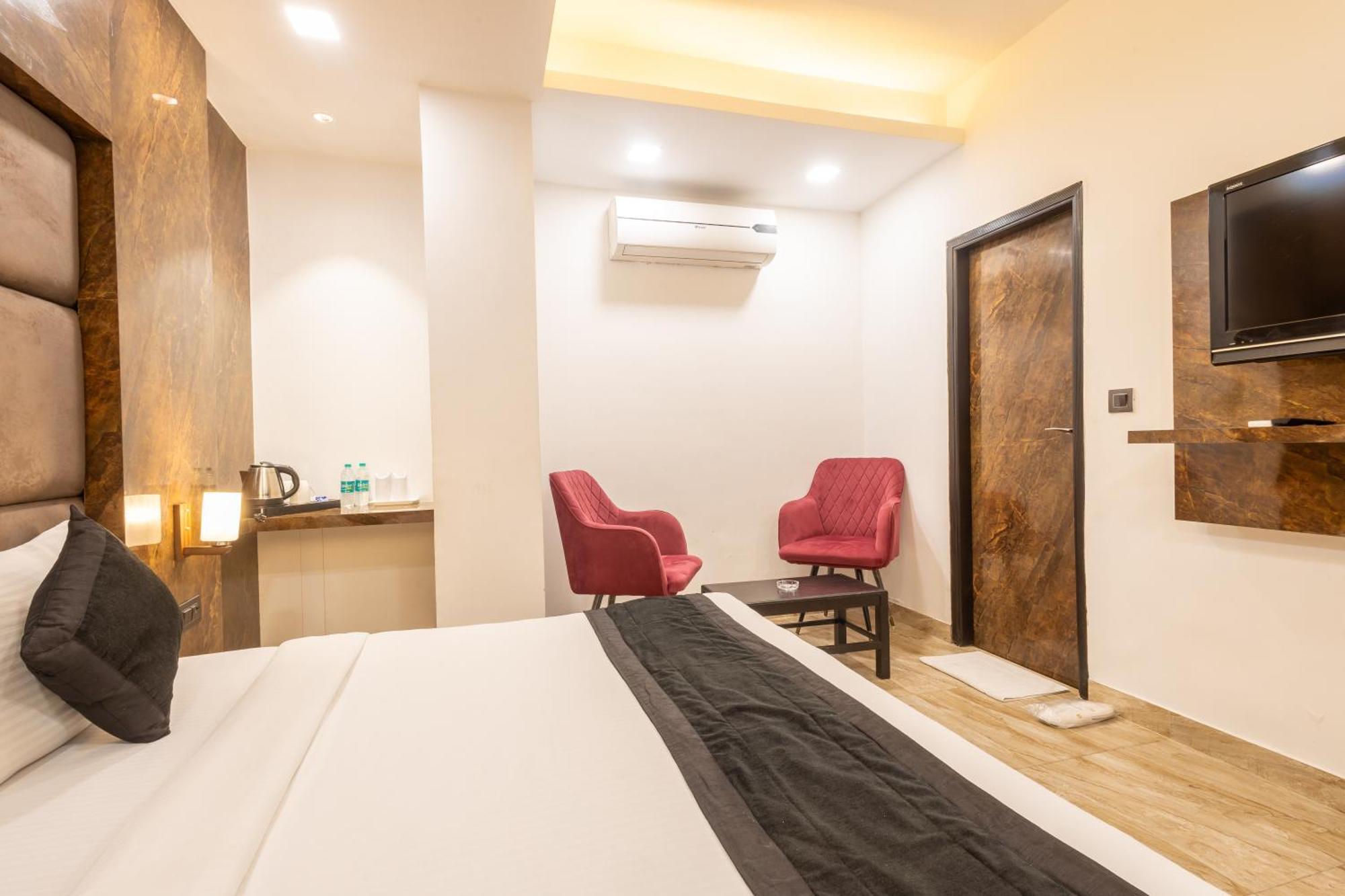 דלהי Hotel Cosmo Near Blk Hospital Karol Bagh מראה חיצוני תמונה