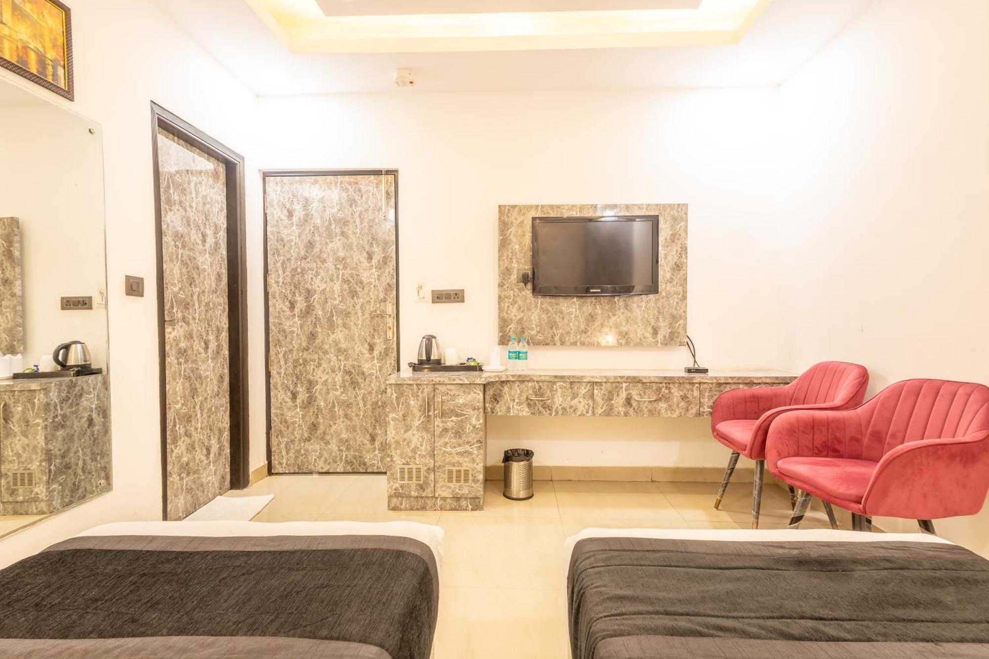 דלהי Hotel Cosmo Near Blk Hospital Karol Bagh מראה חיצוני תמונה